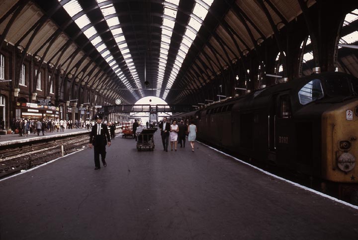 Ling's Cross Station exterior